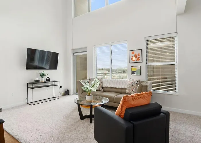 Luxury Lofted 1 Bed Unit With Hot Tub And Pool Apartment *