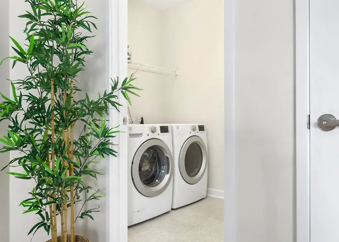 Apartment Luxury Lofted 1 Bed Unit With Hot Tub And Pool *