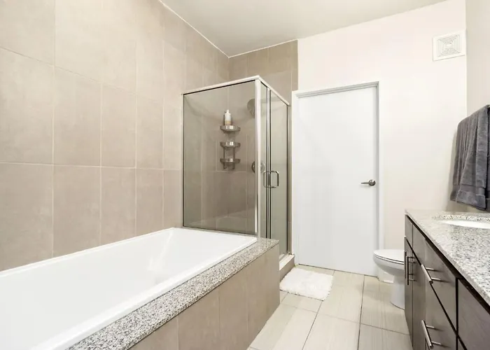 Apartment Luxury Lofted 1 Bed Unit With Hot Tub And Pool *