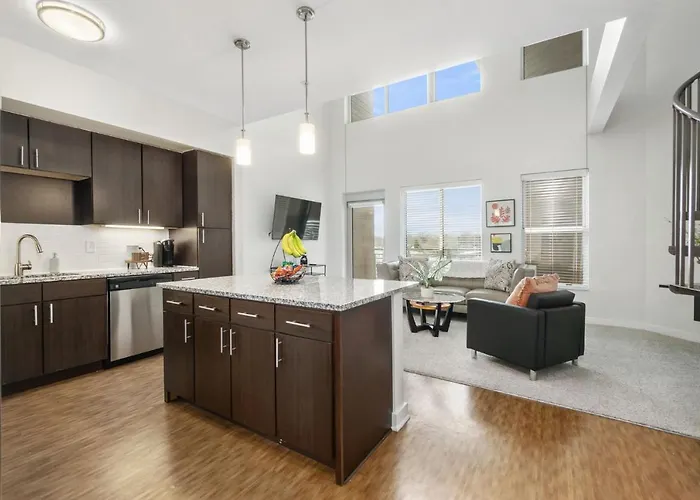 Luxury Lofted 1 Bed Unit With Hot Tub And Pool