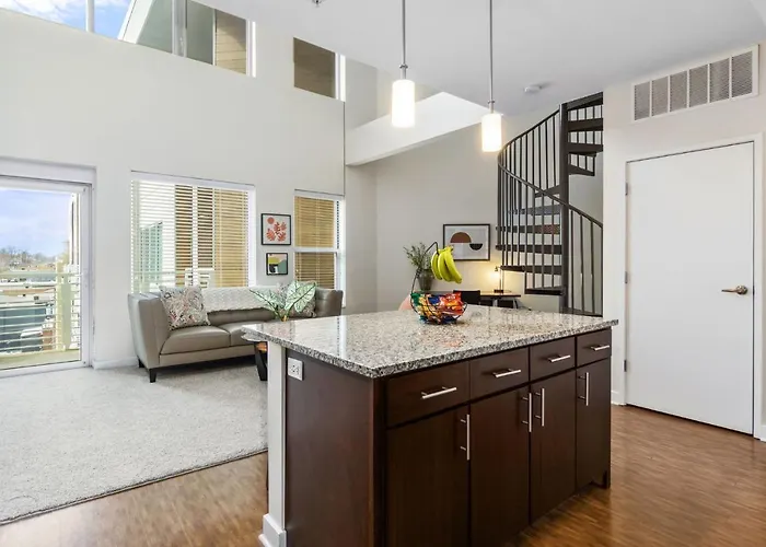 Luxury Lofted 1 Bed Unit With Hot Tub And Pool Apartment *