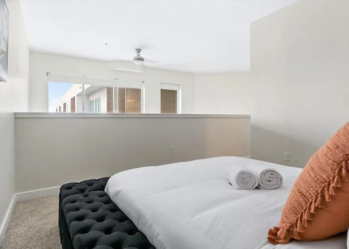 Apartment Luxury Lofted 1 Bed Unit With Hot Tub And Pool