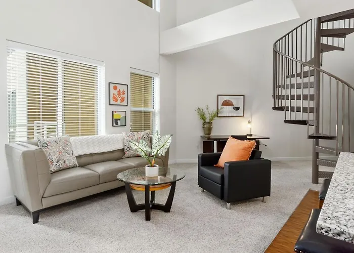 Luxury Lofted 1 Bed Unit With Hot Tub And Pool Columbus
