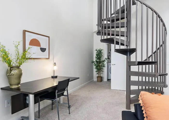 Luxury Lofted 1 Bed Unit With Hot Tub And Pool Apartment