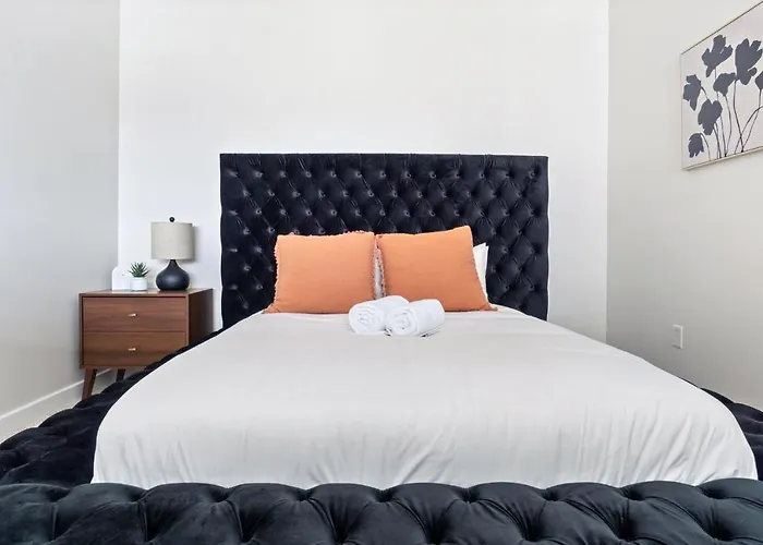 Luxury Lofted 1 Bed Unit With Hot Tub And Pool Apartment