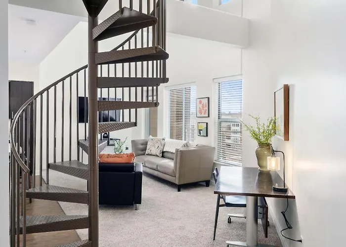 Luxury Lofted 1 Bed Unit With Hot Tub And Pool Apartment