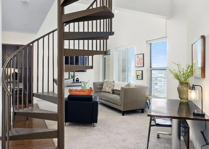 Luxury Lofted 1 Bed Unit With Hot Tub And Pool Apartment