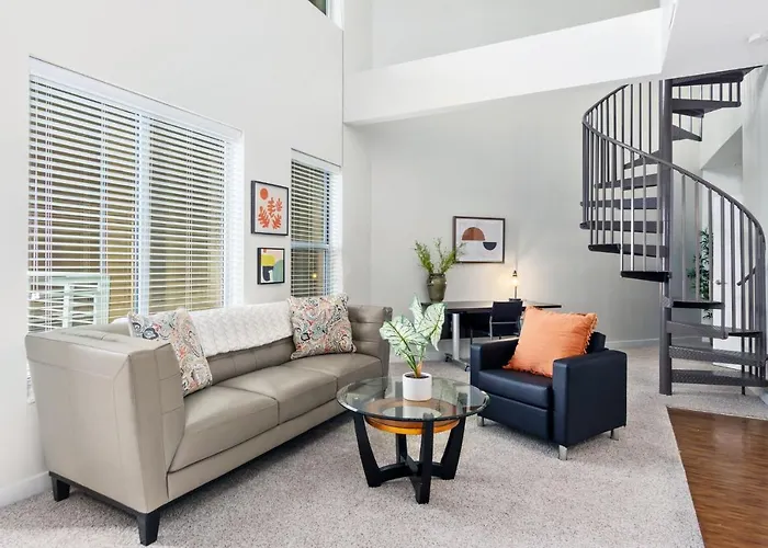 Luxury Lofted 1 Bed Unit With Hot Tub And Pool Apartment