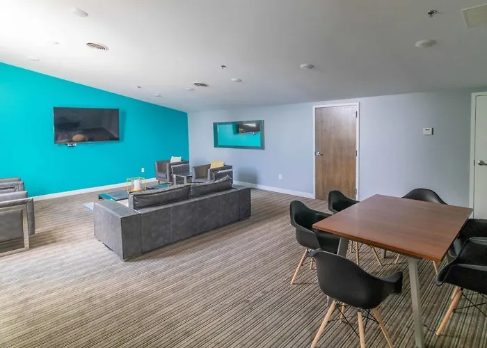 Luxury Lofted 1 Bed Unit With Hot Tub And Pool *