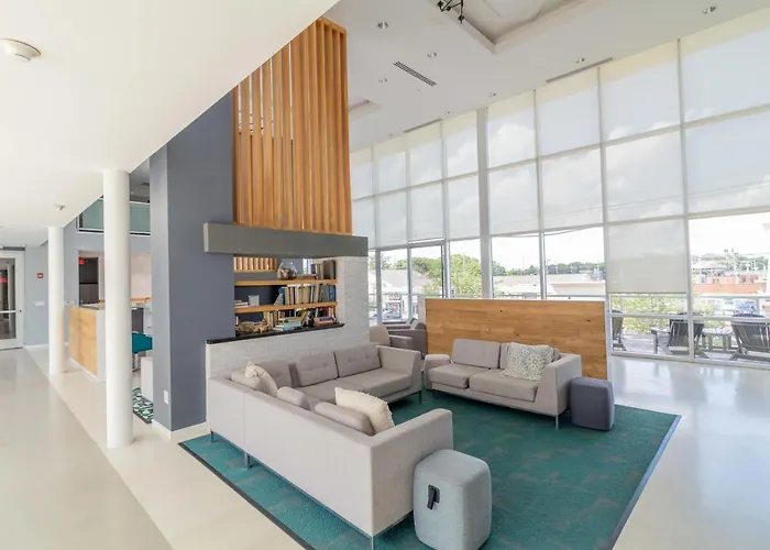 Apartment Luxury Lofted 1 Bed Unit With Hot Tub And Pool *