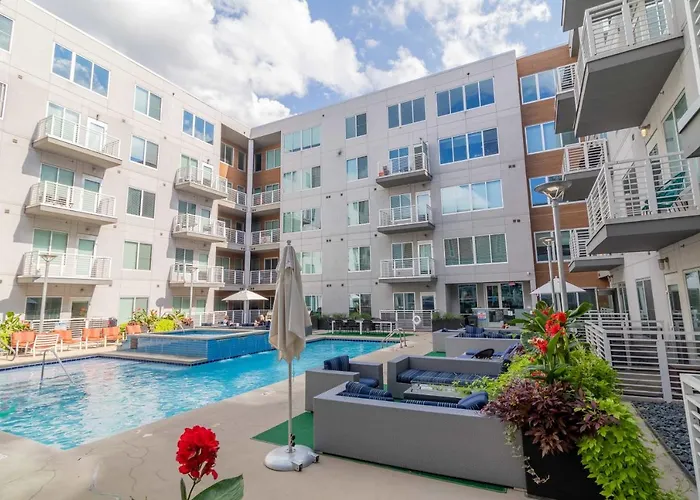 Luxury Lofted 1 Bed Unit With Hot Tub And Pool Apartment *