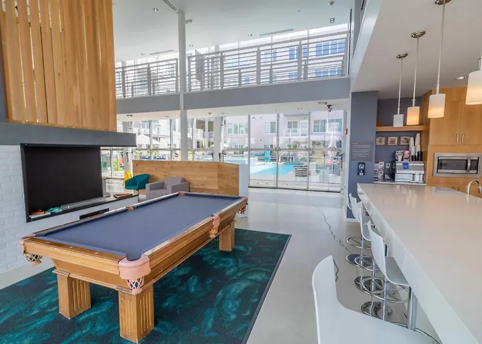 Luxury Lofted 1 Bed Unit With Hot Tub And Pool Apartment *